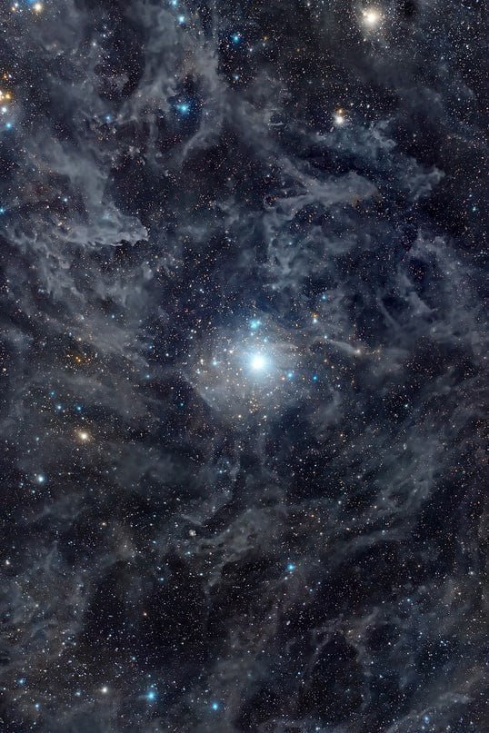 konstructivizm's tweet photo. The North Star surrounded by dark clouds of cosmic dust. https://t.co/1yhMNBsLdp