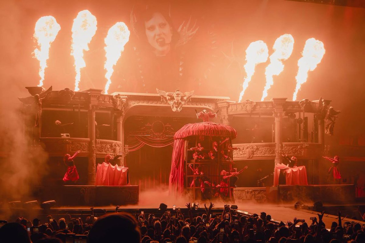 LucasFelip1914's tweet image. #BOXSCORE: Com 4 shows, Lady Gaga ($15.3M) conquista o maior boxscore de uma artista feminina na história do Kia Forum, ultrapassando a &quot;The Celebration Tour&quot;, de Madonna, com 5 shows ($13.3M).