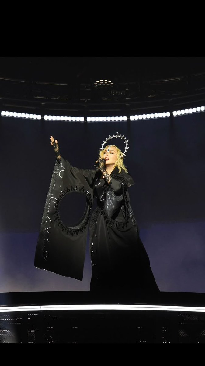 LucasFelip1914's tweet image. #BOXSCORE: Com 4 shows, Lady Gaga ($15.3M) conquista o maior boxscore de uma artista feminina na história do Kia Forum, ultrapassando a &quot;The Celebration Tour&quot;, de Madonna, com 5 shows ($13.3M).