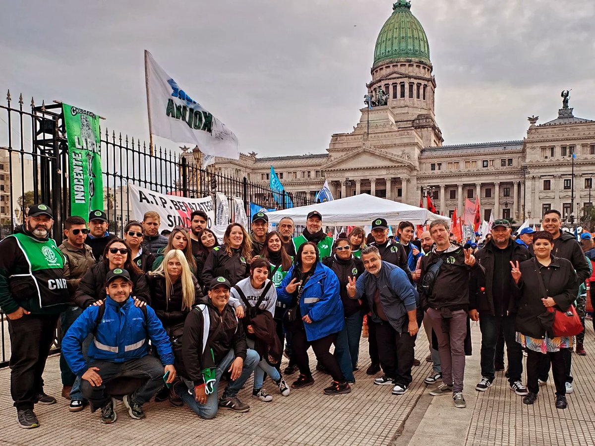 AteCnrt's tweet photo. En la calle, en la justicia y en el Parlamento! Nunca bajamos los brazos! .
#ATECNRT #LaCNRTNoSeToca #ElEstadoSeDefiende https://t.co/Z0vxEiEE1G
