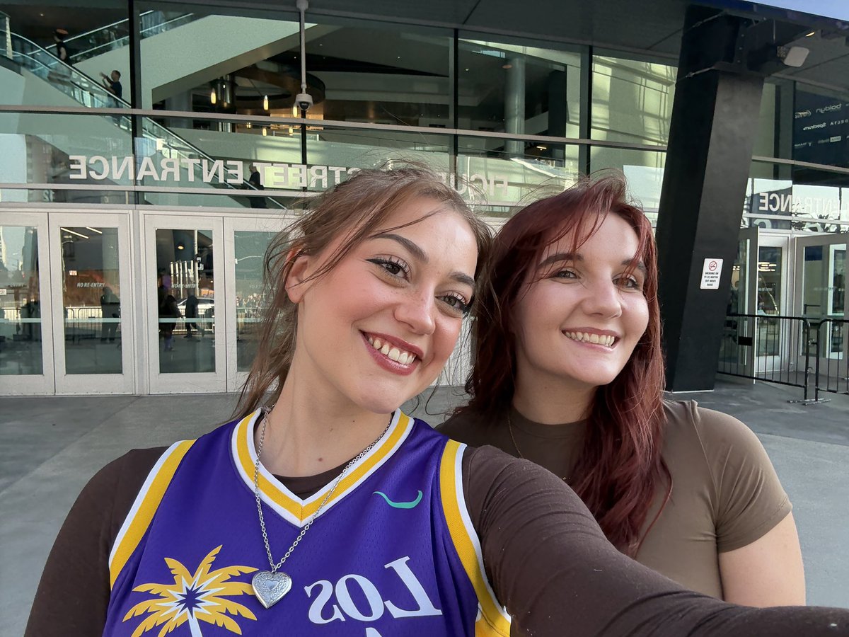 Got to see a game with a beautiful woman!! <a href="/thestoicsiren/">Suz</a>