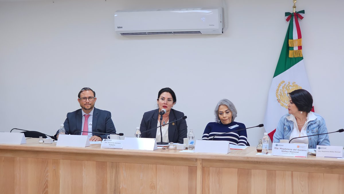 notariadomex's tweet photo. El secretario académico del @notariadomex, Not. Ricardo Gutiérrez, en representación del presidente del #CNNM, Not. Ricardo Vargas, asistió a la cuarta mesa de trabajo de política fiscal de la Comisión de Economía Social y Fomento al Cooperativismo de la @Mx_Diputados , en la que se conversó sobre la relevancia de la participación de los notarios en la creación de sociedades cooperativas en todo México. 

En la mesa de trabajo participaron la diputada Magdalena Núñez Monreal, la diputada @Erika_SantanaBC e integrantes de distintas sociedades cooperativas.