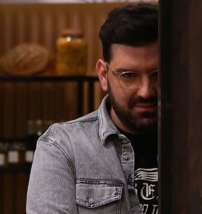 Bermúdez viendo que se van todos los del consejo menos él