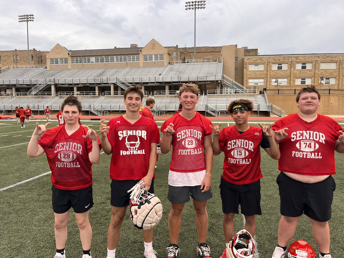 Day 3: Attitude Crew!

Energy 🔋 Givers
Coming in with Positive Vibes! 

Jolie, Porter, Mason, Calix, Logan!