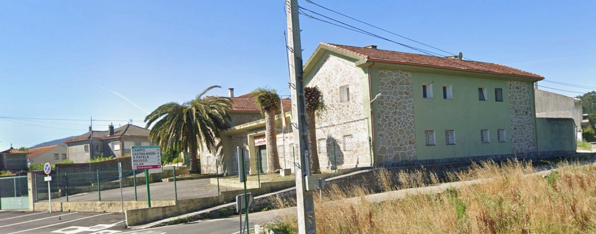 #cadadíauncuartel (1314)
Hoy vamos a conocer la #casacuartel de #Cuntis (Pontevedra):

📐 Felipe García-Escudero Torroba
💶 <a href="/guardiacivil/">Guardia Civil</a> 
🗓 ca. 1957
📍 42,63272° N, 8,55819° O
🏘 7
1/4