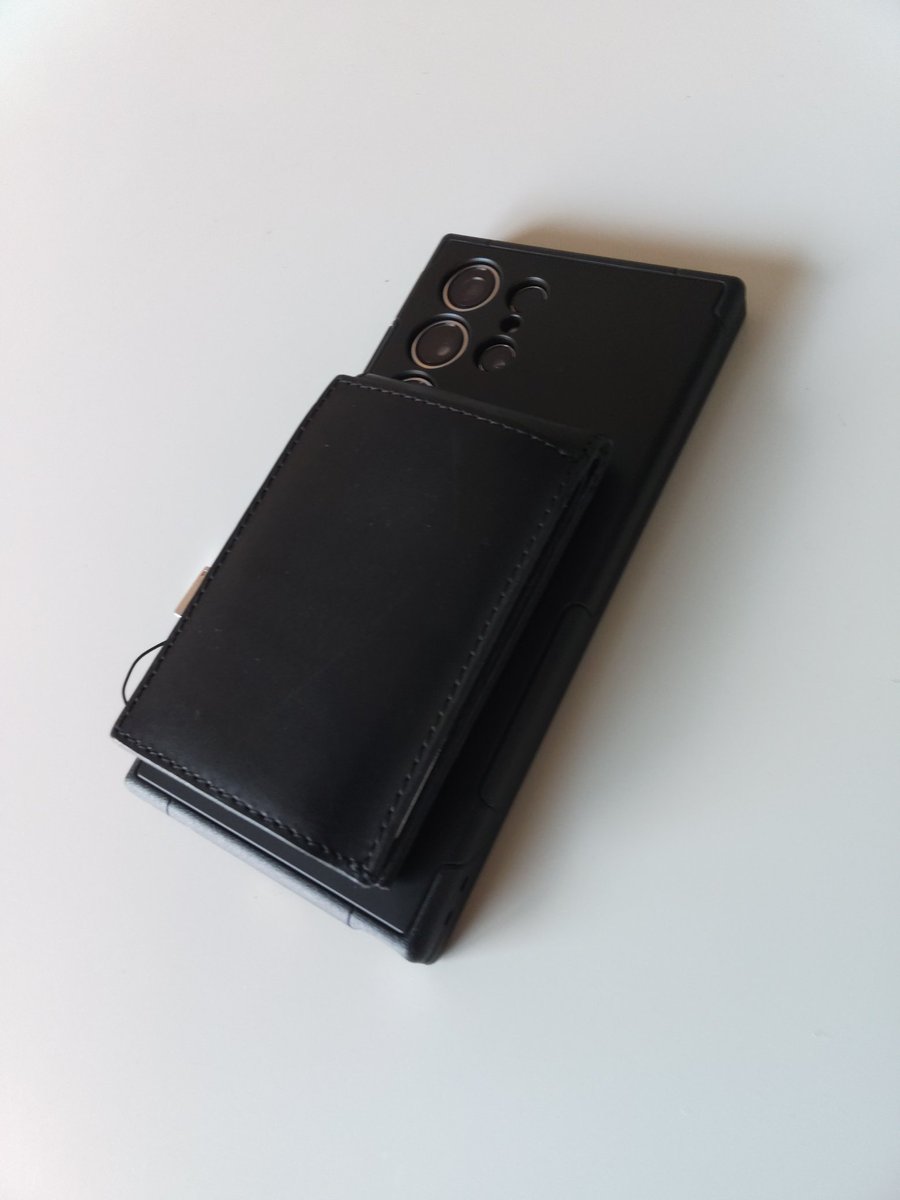スマホスタンドになるマグネット財布「PRESSo Mag」 スマホスタンドになるマグネット財布「PRESSo Mag」 | drip公式