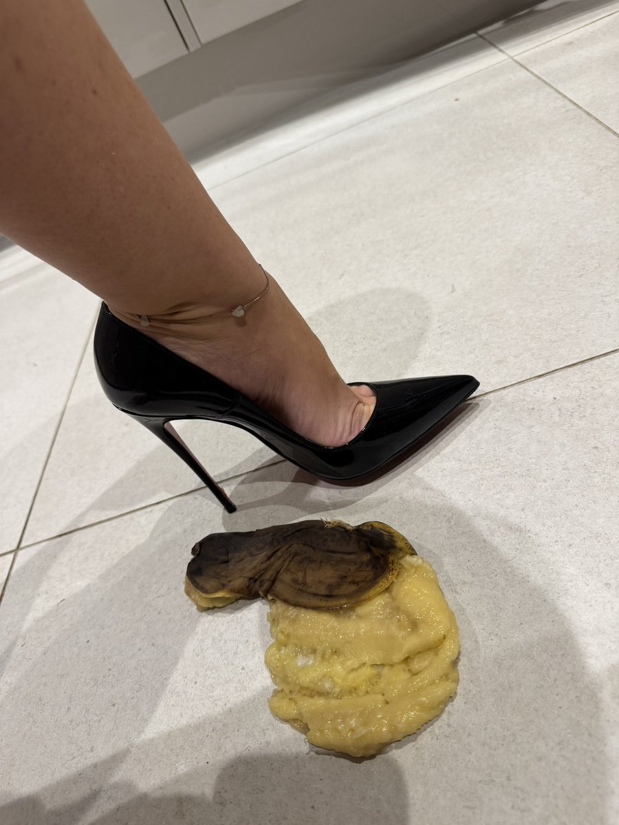 Accepting that I’m not making banana bread today 

#stilettobaddies #sokate120 #sokate #redsoles #bananacrush