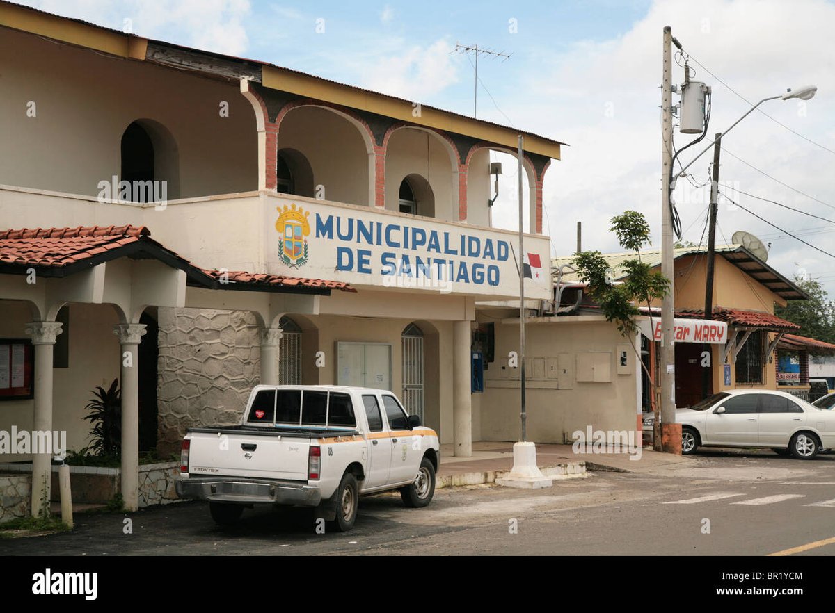 El <a href="/MOPPma/">Ministerio de Obras Públicas de Panamá</a> de Santiago de Veraguas a tenido 45 años para culminar las veredas en Barriada el Carmen cosa que no vemos ni por parte del representante de Santiago. Y siguen cobrando salarios qué no justifican ni el Alcalde <a href="/tvnnoticias/">TVN Noticias</a> seguimos haciendo falta dentro y fuera