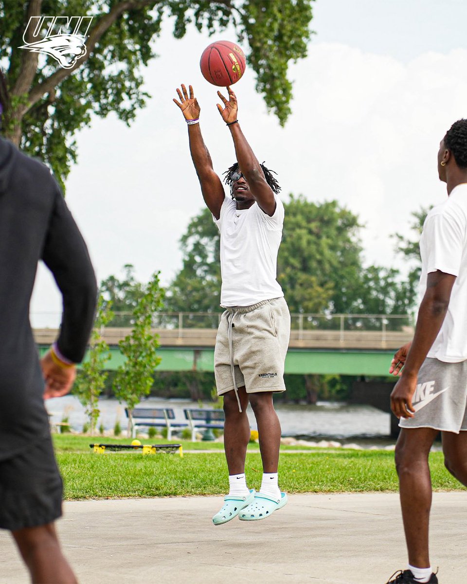 Kickin’ Back with the Cats

#EverLoyal | #1UNI | #UNIFootball