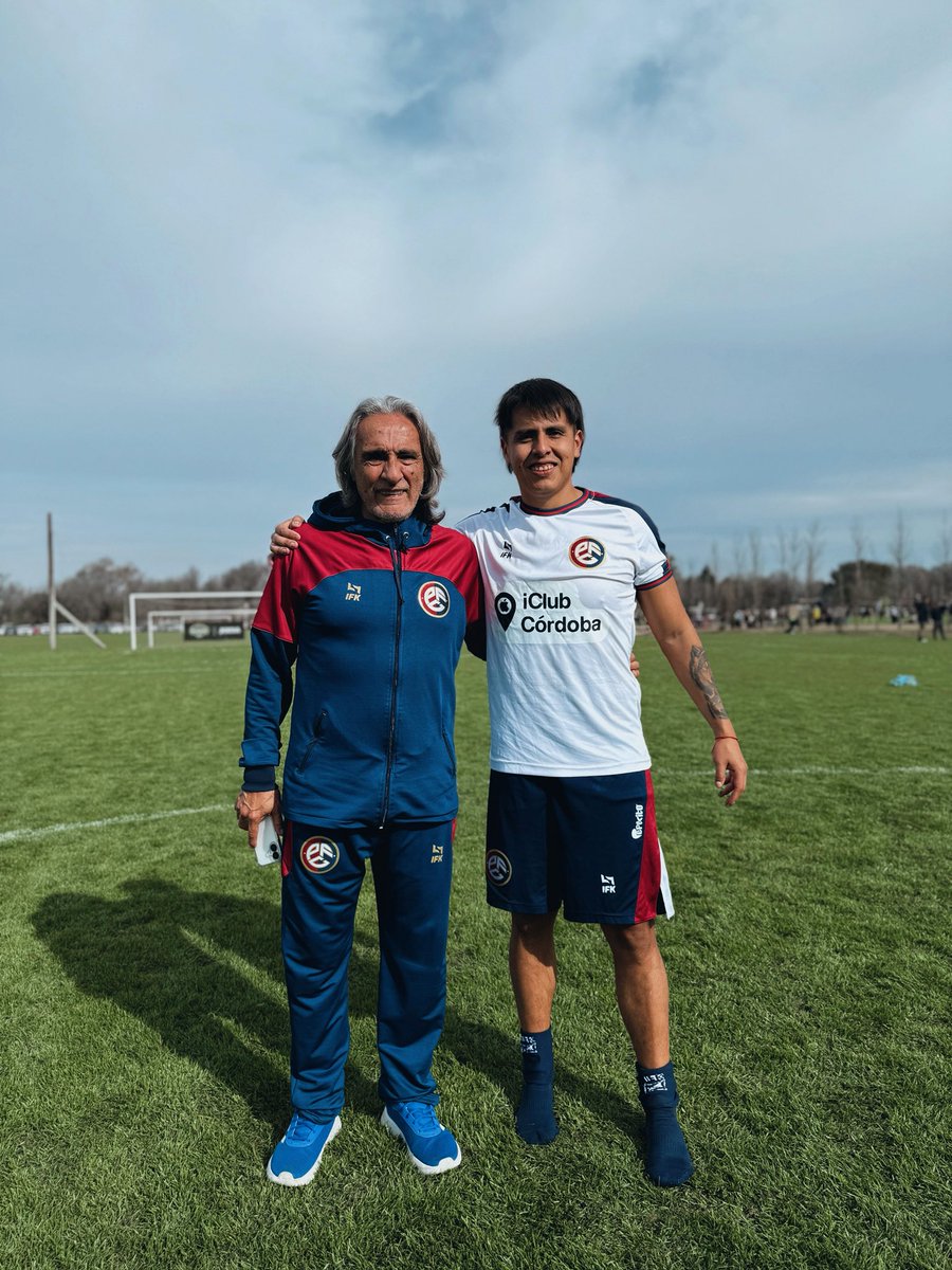 Dani Valencia tweet media
