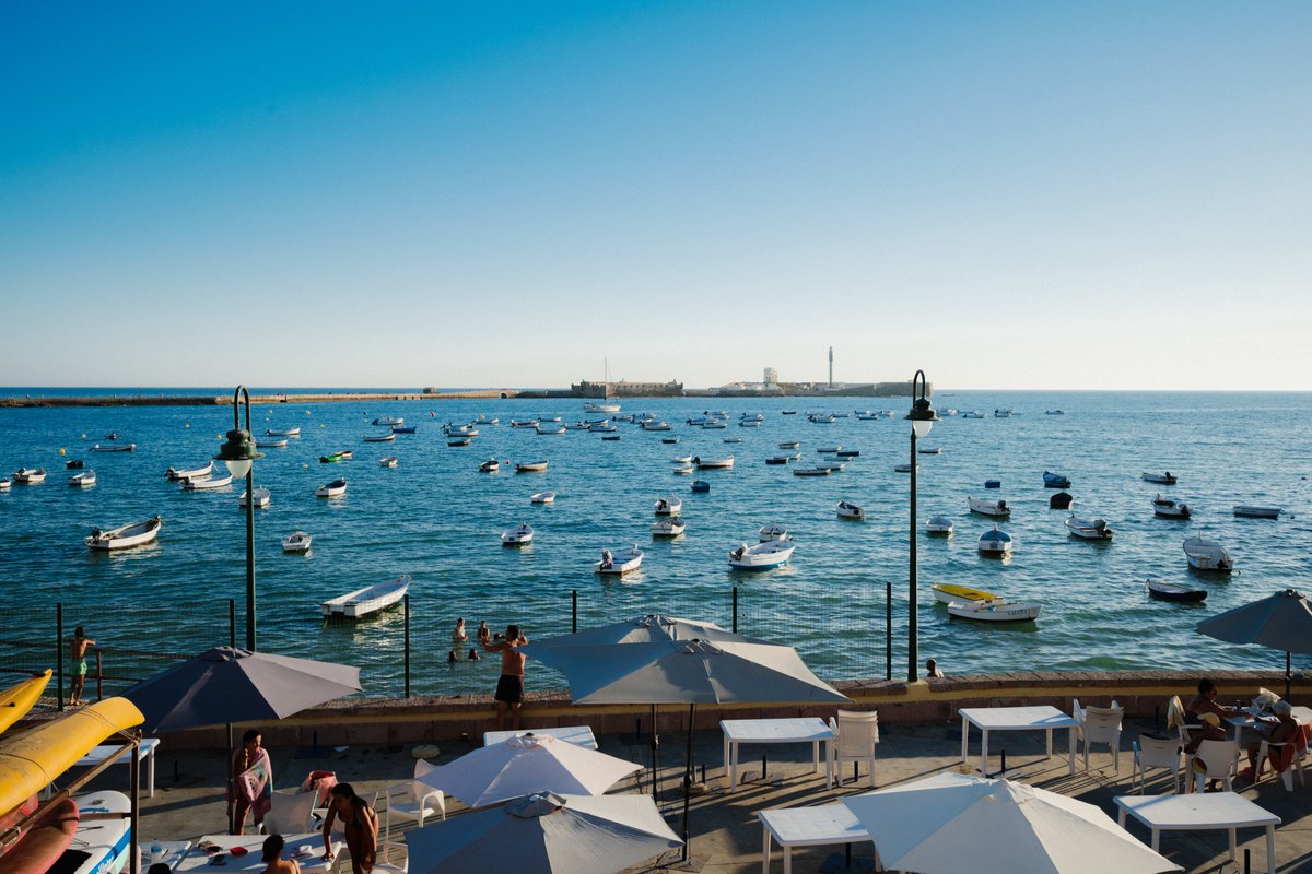iFranG's tweet photo. #cadiz #nikonzf https://t.co/8loYyA1eri
