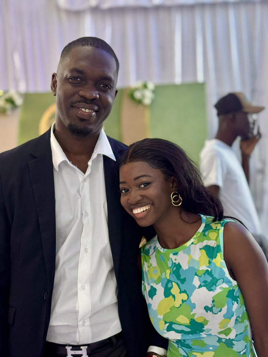 Joyeux anniversaire ma Reine ❤️😊

Je t’aime, hier , aujourd’hui et pour tous nos Espoirs! 🫶🏽