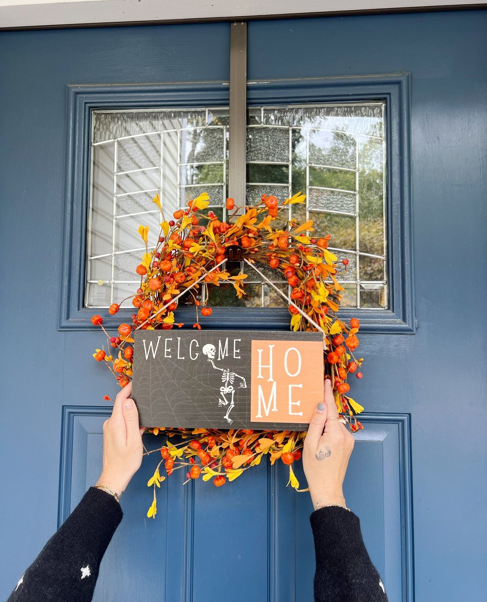 RusticMarlin's tweet photo. There are SIGNS that fall is around the corner.  🎃  Think summer’s getting played? Or are you all set to enjoy what fall has to offer?  🍁🍎 https://t.co/V2l6TGaRhw