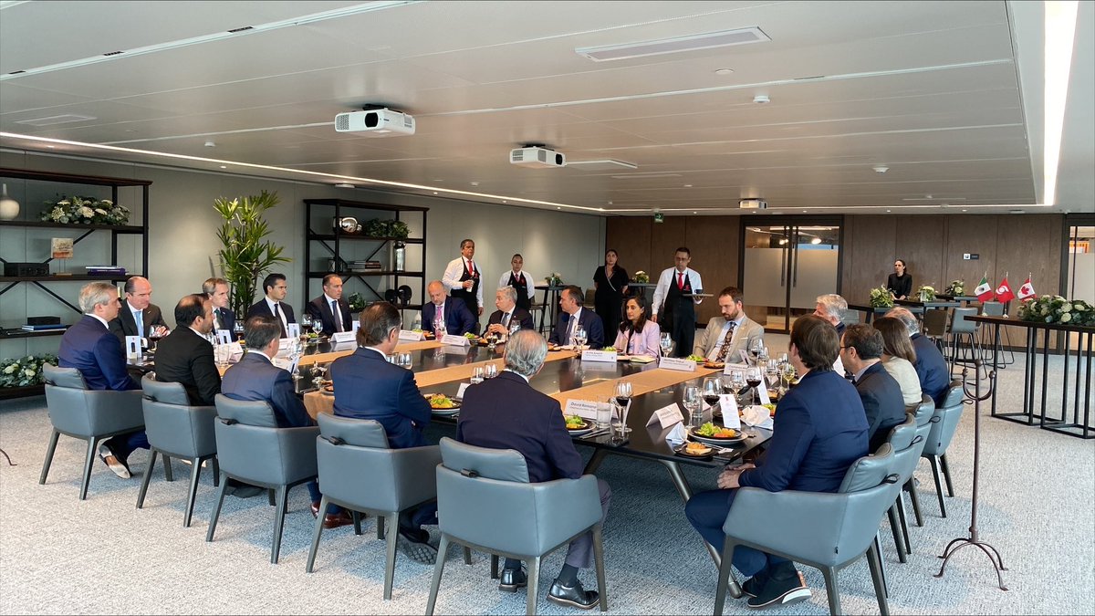 François-Philippe Champagne (FPC) 🇨🇦 (@fp_champagne) on Twitter photo Minister <a href="/AnitaAnandMP/">Anita Anand</a> and I held a roundtable at <a href="/ScotiabankMX/">Scotiabank en México</a>. With Canadian direct investment in Mexico reaching nearly $50B, deepening financial ties is more important than ever. 🇨🇦🇲🇽 Minister <a href="/AnitaAnandMP/">Anita Anand</a> and I held a roundtable at <a href="/ScotiabankMX/">Scotiabank en México</a>. With Canadian direct investment in Mexico reaching nearly $50B, deepening financial ties is more important than ever. 🇨🇦🇲🇽