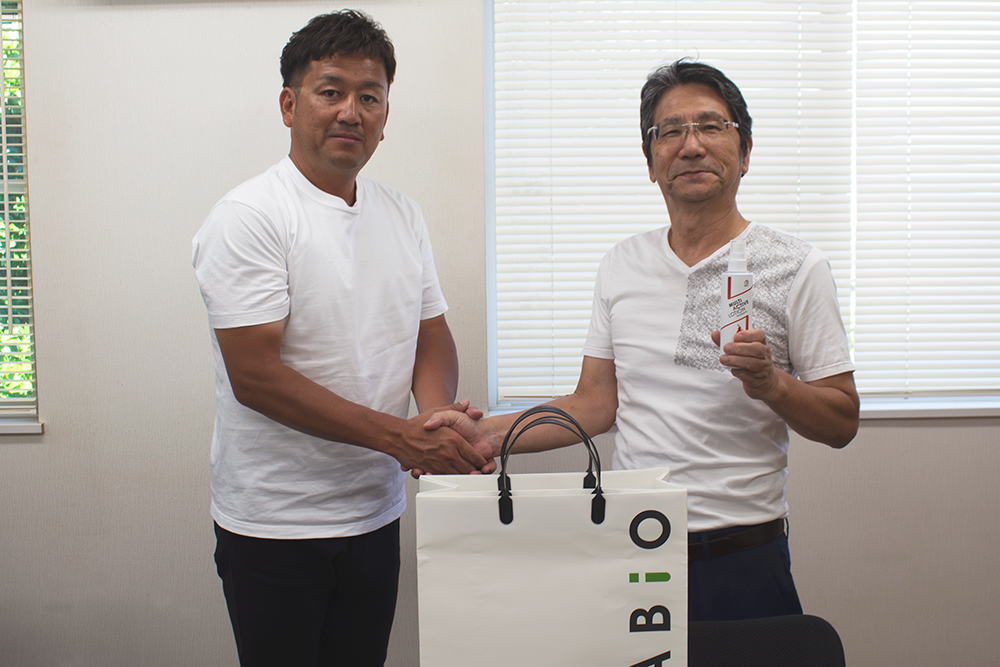 saravio_jp's tweet photo. 明豊高校野球部の甲子園出場を祝し、マルチアクティブローションを贈呈いたしました https://t.co/Srilw07vOH 
#野球 #SARABiO #サラビオ #RG92 #別府 #スポーツ #応援 https://t.co/M0NJkC7EN4
