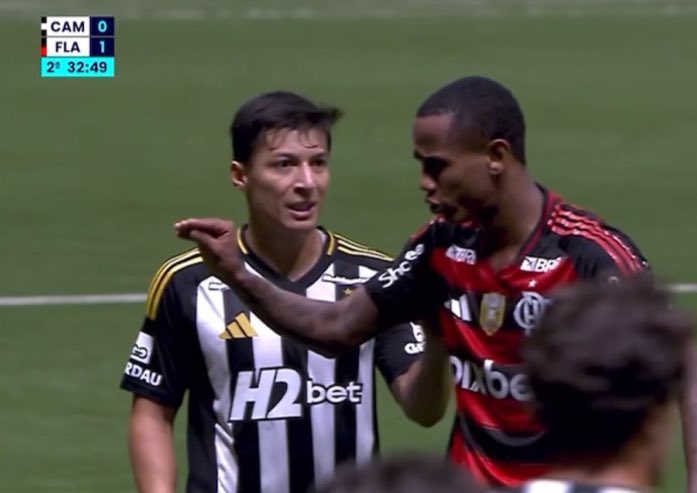 SemClubismo_FC's tweet photo. Walace Yan provocou os jogadores do Galo desde o confronto no Maracanã pelo Brasileiro

Provocou na ida, provocou na volta o tempo inteiro que esteve em campo

Bateu o último penalti do Flamengo e isolou

Flamengo eliminado. https://t.co/zZ2CVfZZVY