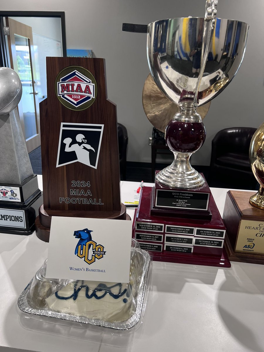 <a href="/UCOWBB/">UCO Women's Basketball</a> 🤝 <a href="/ucobronchofb/">UCO Football</a> 

#RollChos