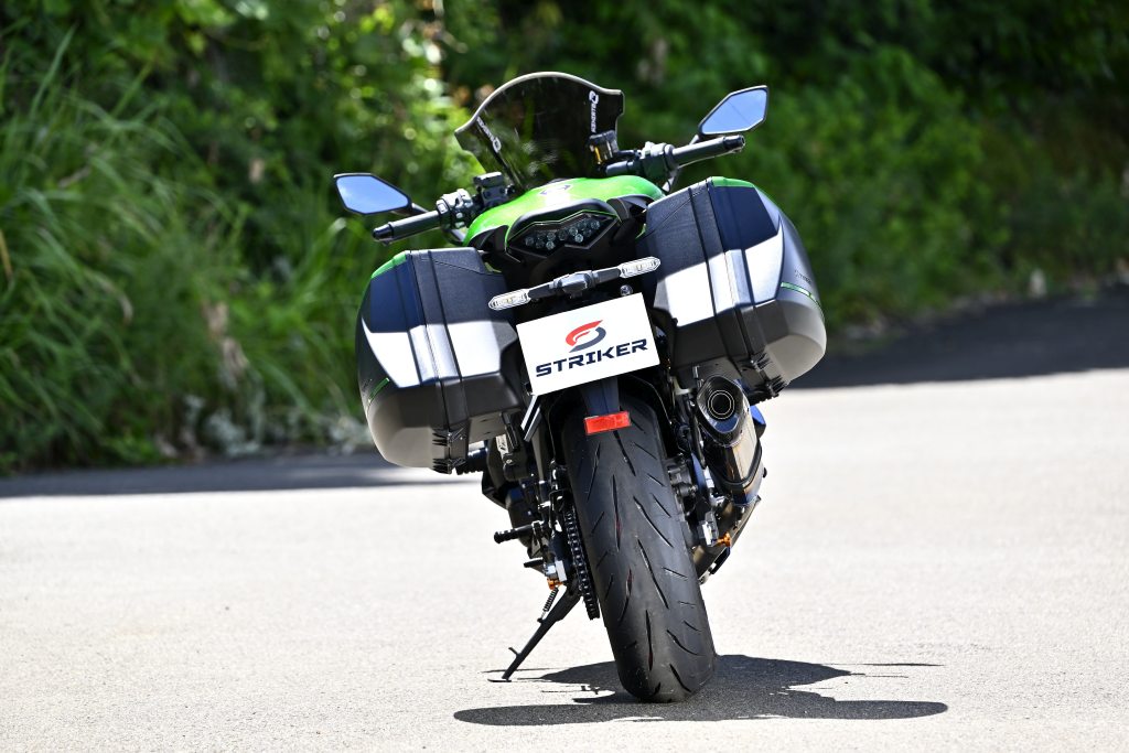 #Kawasaki #Ninja1100SX/SE
#STRIKER #車検対応フルエキゾーストマフラー
#純正パニアケース対応 #STDレイアウト
バックショットです！

純正約12.8kgから製品重量約4.8kg！
純正比60％の軽量化！

#カワサキ #ストライカー