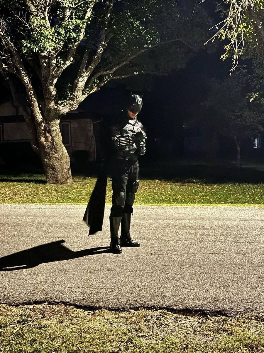 JordanJD23's tweet photo. Make Sure To Go To https://t.co/1mXtD1u3dI Later Today To Watch Me Stream For Over 24 Hours+ In My Realistic Batman Suit For The Launch Of Fortnite: Chapter 6 Season 4!!!! https://t.co/kVVnGUOXPy