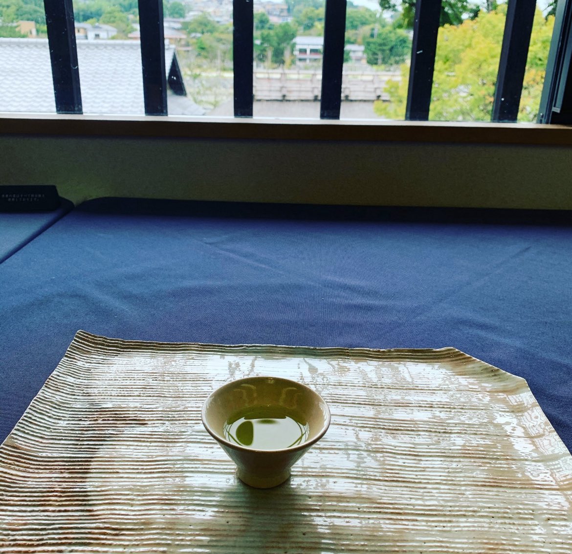 minocha_advisor's tweet photo. 【立秋（りっしゅう）】8月7日〜8月22日

涼風至る
寒蝉鳴く
蒙霧升降す

お盆の季節です。
お茶は昔から現世とあの世の境界を象徴しておりお茶を飲む事で故人とお別れするという意味がありますが
境界を越え故人を受け入れるという意味も
お盆はお茶を飲み
ご先祖さまを迎えましょう
#お茶の歳時記 https://t.co/MadWVR80C8