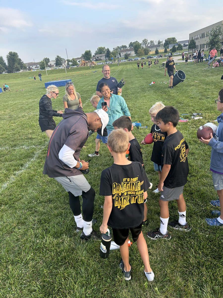 Ben Halder (@coachhalder) on Twitter photo Great night in Byron - huge shout out to Marcus Sherels <a href="/ETSPerformance/">Ryan Englebert</a> and <a href="/coachjakekirsch/">Jake Kirsch</a> for the workout and partnership with <a href="/BYFA_ByronMN/">BYFA</a> and <a href="/ByronMNFootball/">Byron Bears Football</a> Youth camp was electric!!! #builtdifferent #jumpintheboat 🦈🐻⬇️ Great night in Byron - huge shout out to Marcus Sherels <a href="/ETSPerformance/">Ryan Englebert</a> and <a href="/coachjakekirsch/">Jake Kirsch</a> for the workout and partnership with <a href="/BYFA_ByronMN/">BYFA</a> and <a href="/ByronMNFootball/">Byron Bears Football</a> Youth camp was electric!!! #builtdifferent #jumpintheboat 🦈🐻⬇️