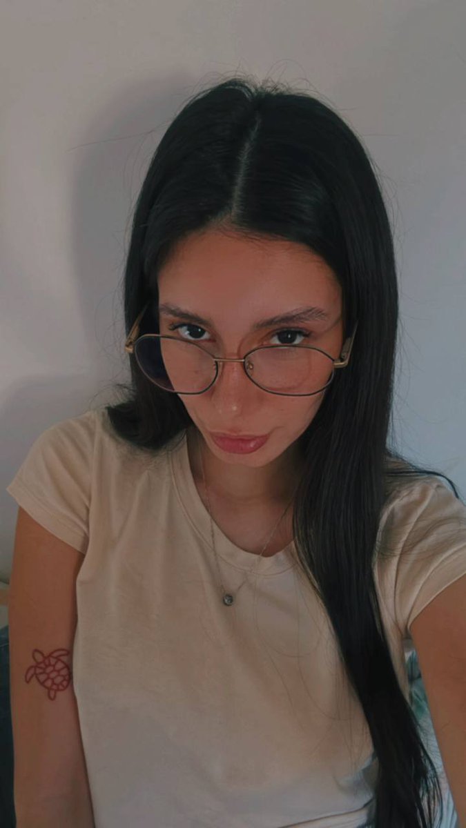 NattyBlaky19's tweet photo. kinda curious if i look nice with these glasses on https://t.co/aKbzXEEMsl