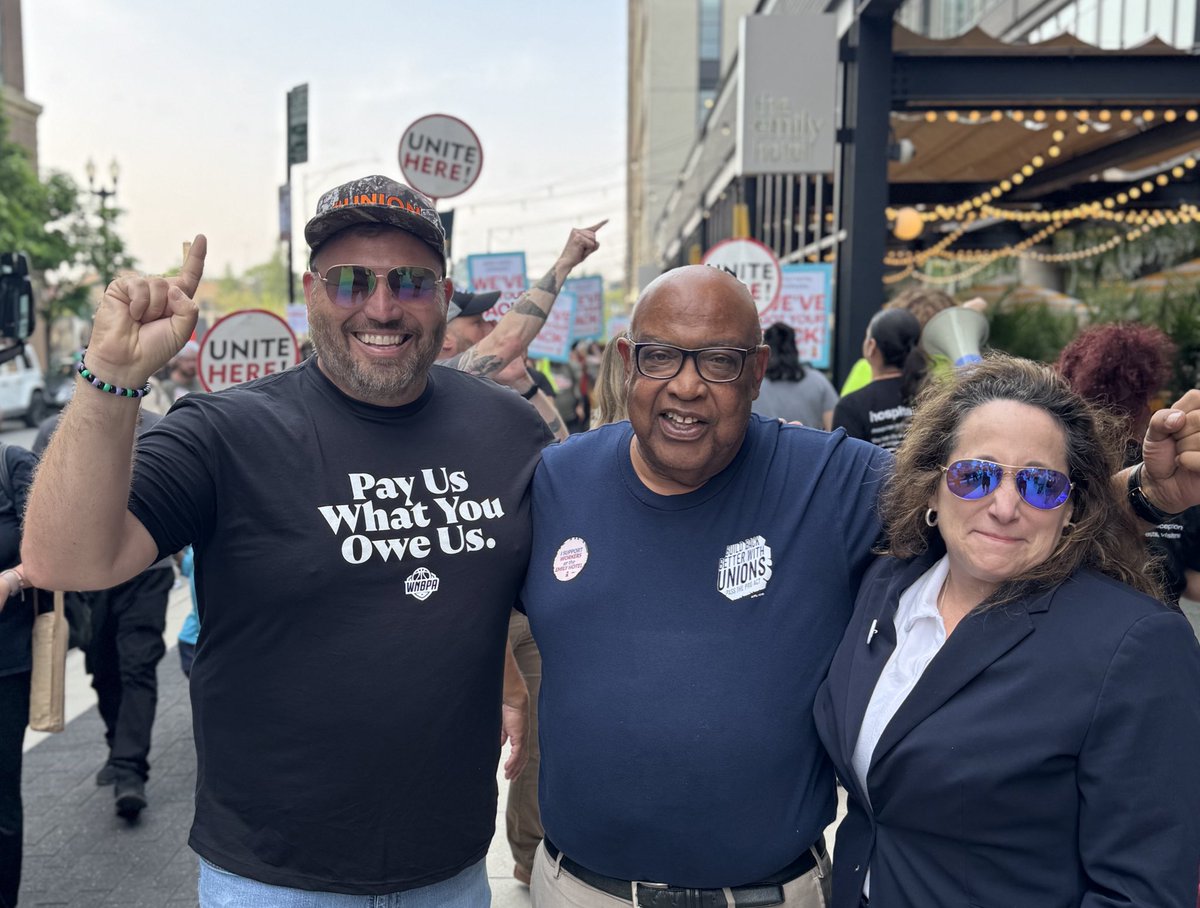 UniteHereLocal1's tweet photo. Thank you to our Union family at @AFLCIO and @chicagolabor for joining us today to let the Emily Hotel workers know: “WE’VE GOT YOUR BACK!”
#ItsBetterInAUnion #RespectUsAtTheEmily https://t.co/kCprdLWfBC