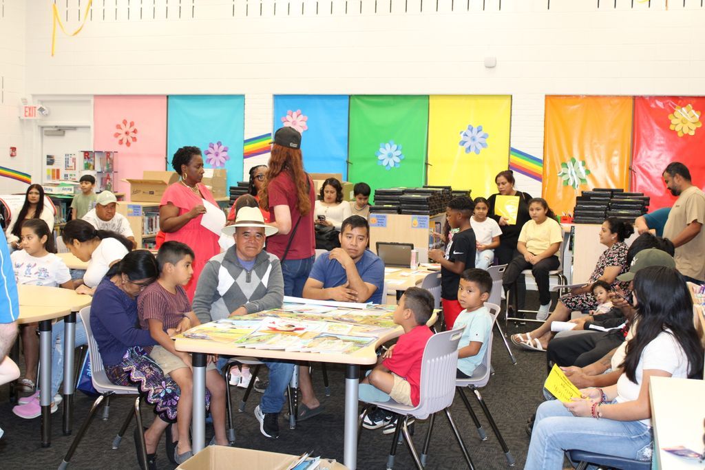 LeeCoSchools's tweet image. During the @LoachapokaElementarySchool Meet the Teacher Night on Aug 4th, a special meeting was held in Spanish for ESL families to review important topics. They had an 80% attendance rate! #FamilyEngagement #NoLanguageBarrier #RaisetheBar