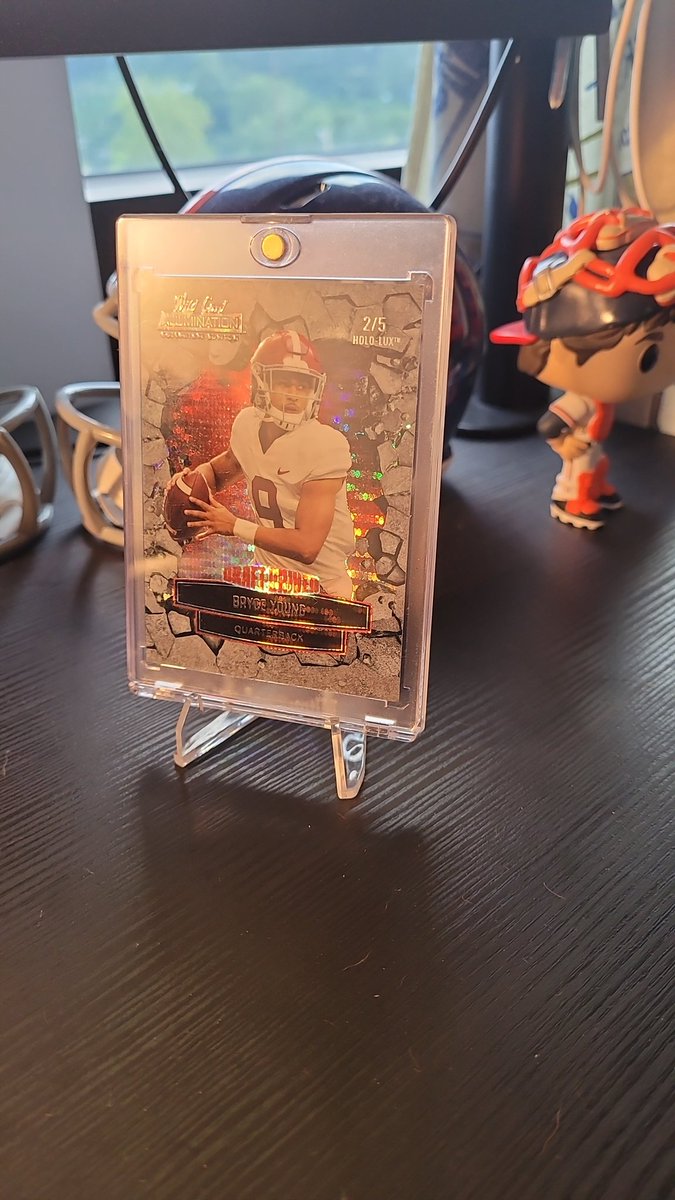 ericbarbarbar's tweet photo. @CardPurchaser still looking for anyone who has seen the other 4 of these lol https://t.co/zDczjo5tYJ