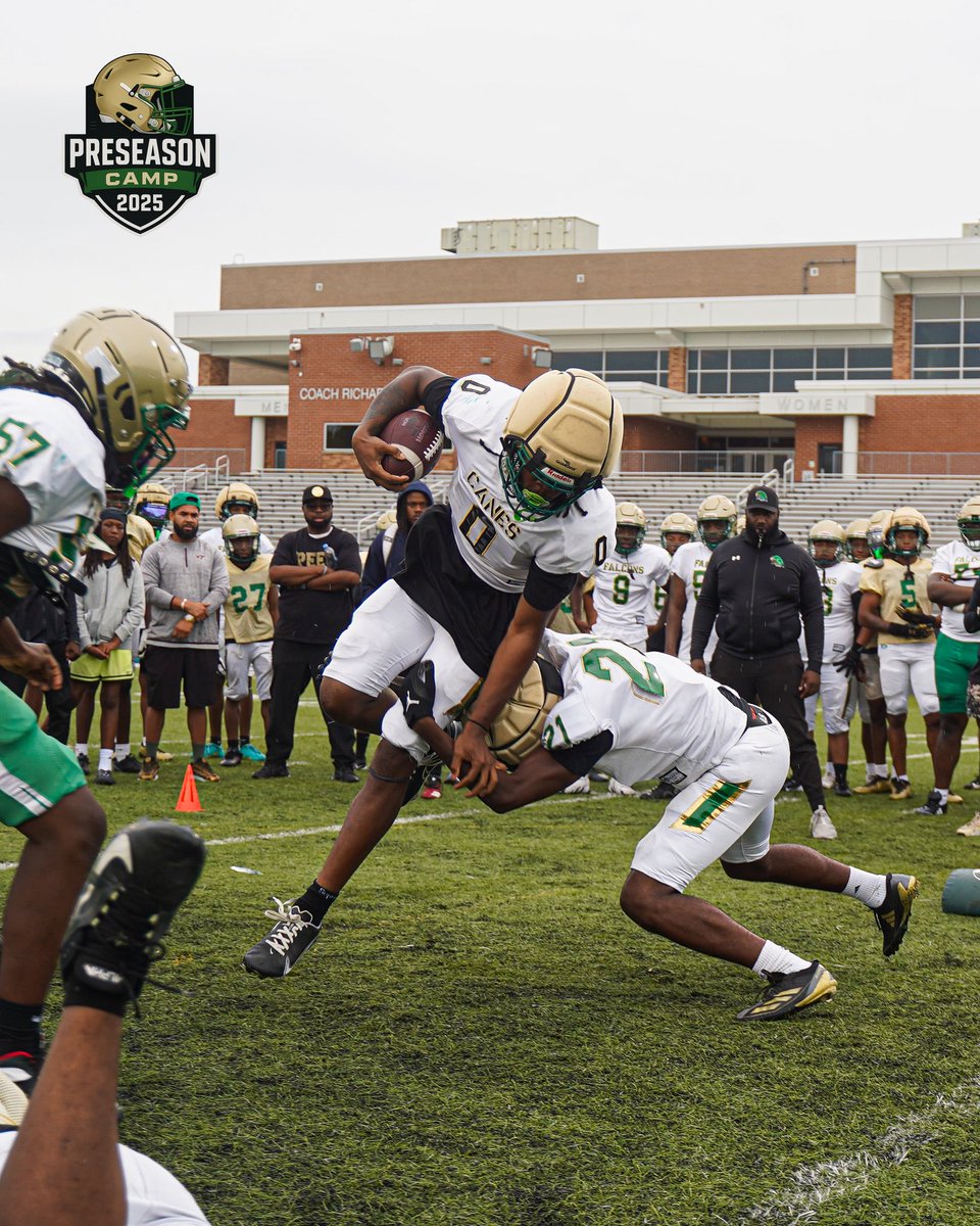 Huguenot Football tweet media
