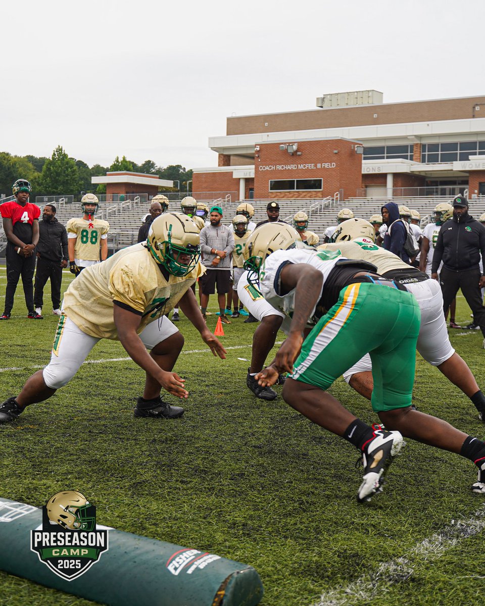 Huguenot Football tweet media