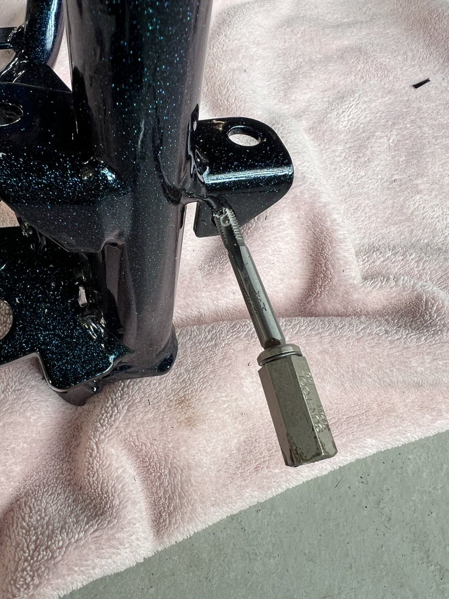 塗って終わりではなく　
塗膜が厚くタップ立てしないと　ボルトが途中で止まります😂

盆前納品間に合った〜