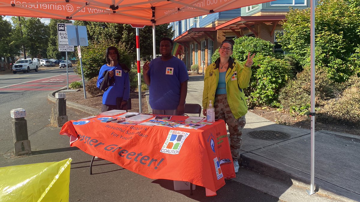IRobersone's tweet photo. Today we have info table 1 lead by Osama  here at a new set up stop he will be there from 4:30 to 7:30 at rainier ave and Rose street #rainierbeach #RainierBeach @rainierbeach https://t.co/N1ih1TxuIS