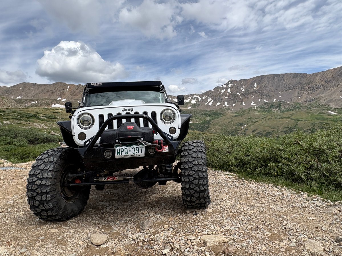 traildamage's tweet photo. We cruised between snow drifts and hit a trail we hadn't seen in 11 years.  Good times in Colorado! 

Mosquito Pass: https://t.co/zhZG5Kn1x5
Birdseye Gulch: https://t.co/K03iuVmjlG

#jeeplife #OFFROAD #Colorado https://t.co/AozQogEW8U