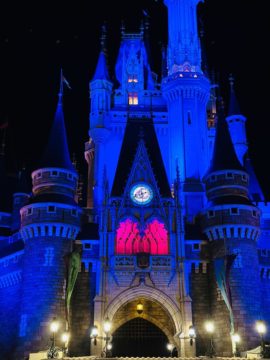 kazuya_n7777's tweet photo. 🐭🏰
#ディズニーランド
#Disney #写真
#ホンテッドマンション
#シンデレラ城 #oldroll
#RAYVEN
#rayven #Rockband #jrock #jrockband #jrockmusic #rock #band #japaneserock #japaneserockband #Vocal #Guitar #Bass #Drums https://t.co/z5twiSD31V