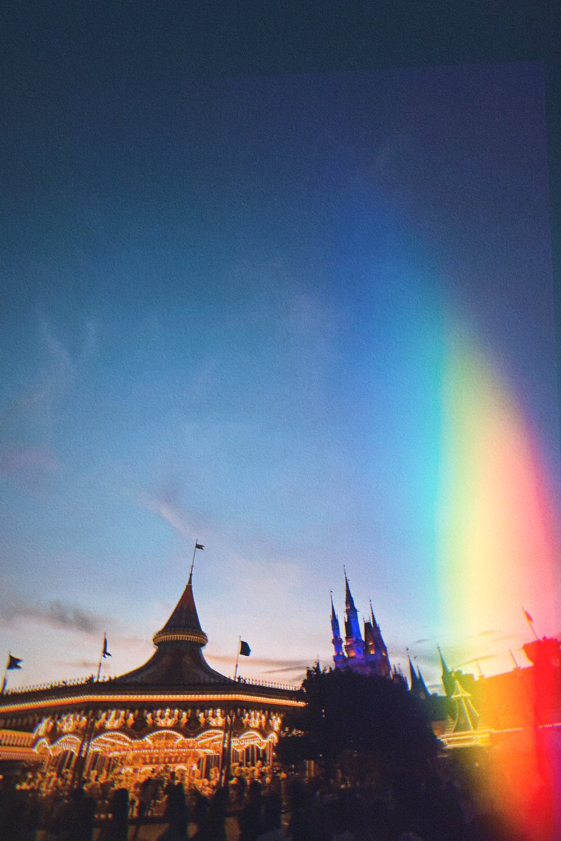 kazuya_n7777's tweet photo. 🐭🏰
#ディズニーランド
#Disney #写真
#ホンテッドマンション
#シンデレラ城 #oldroll
#RAYVEN
#rayven #Rockband #jrock #jrockband #jrockmusic #rock #band #japaneserock #japaneserockband #Vocal #Guitar #Bass #Drums https://t.co/z5twiSD31V