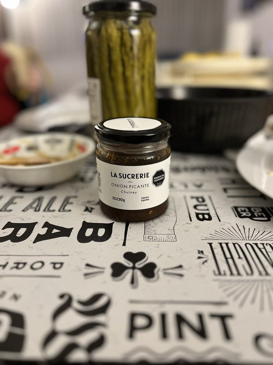 Una fiesta el chutney de 🧅 picante de <a href="/Lasucrerieba/">La Sucrerie</a> 
Por suerte lo conseguí en Tienda Nova, cerca del laburo.
Tengo que ponerme al día probando otras cosas nuevas que hace <a href="/elguisodebagre/">Huberto Bourlon “el Guiso”</a>