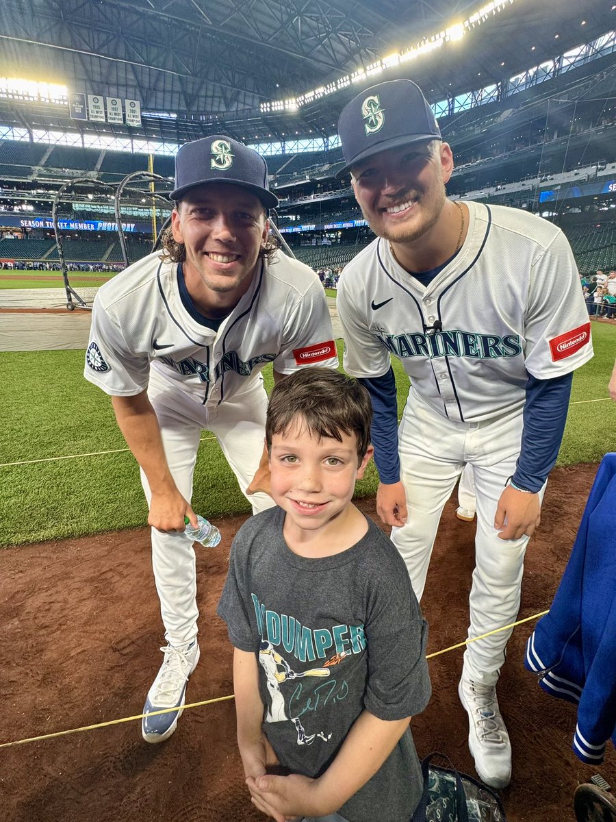 mel_med14's tweet photo. Logan with the Logans 🫶🏻 @Mariners #MarinersSTM https://t.co/ZNEpokNm0p