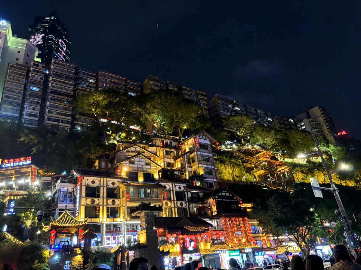 レビューに書いた重慶の夜景がきれいというのはこんな感じ✨
昨年秋に行ったときの写真です