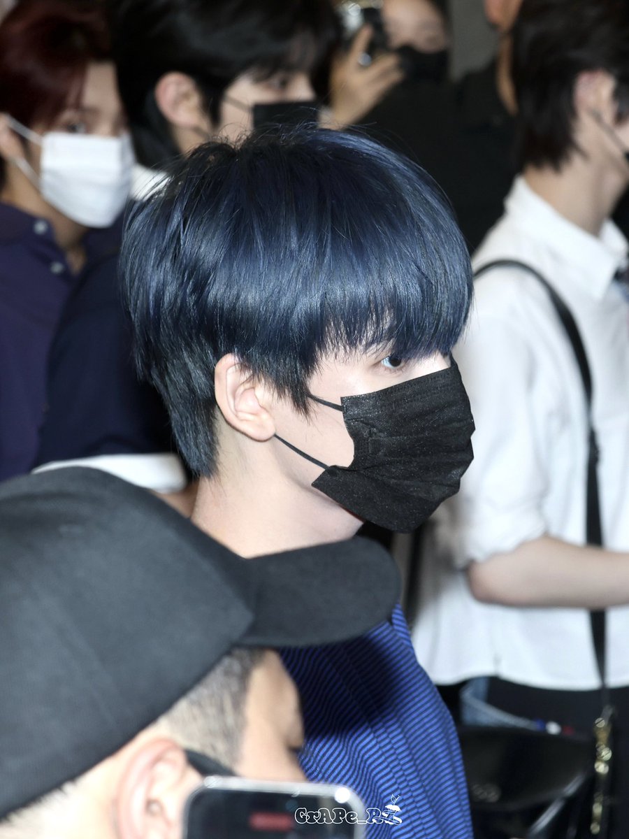 im_GRAPE_r's tweet photo. 0807 HANBI  GMP✈️

#HANBI #한비 #SMTR25 https://t.co/vLVq5L8KUz