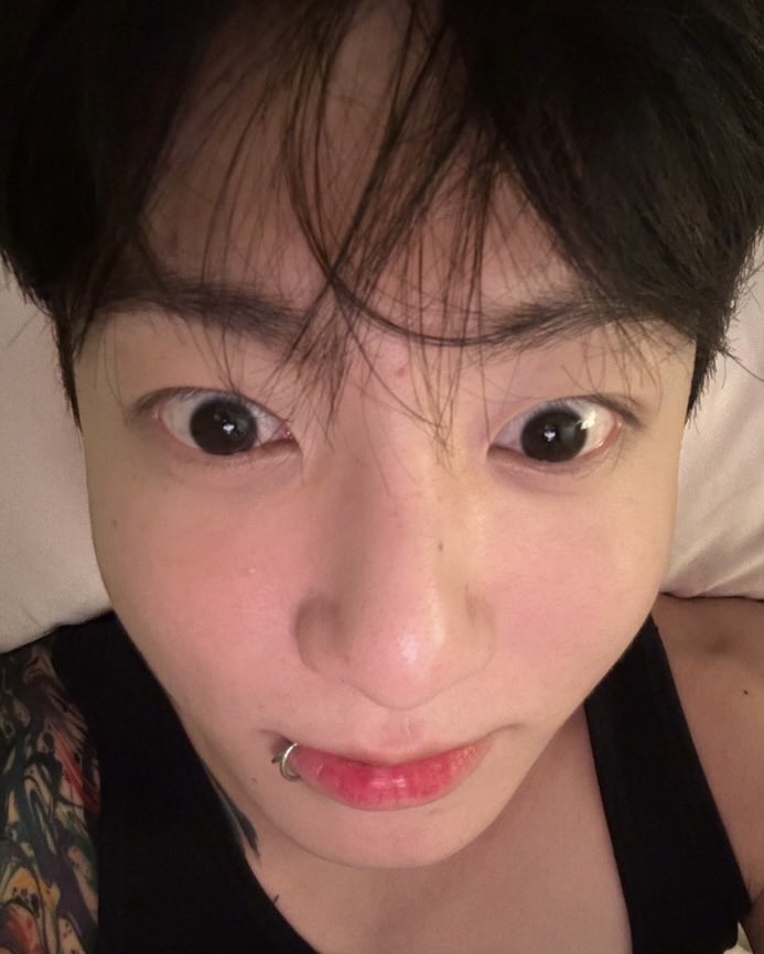 pappercrates's tweet photo. Isi notes Taehyung pas lihat si pujaan hati update foto baru: https://t.co/1xbHHnlTMB