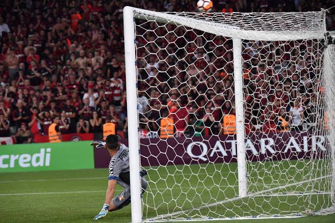 Santos volta a defender o CAP em uma eliminatória de penaltis. Bons tempos!