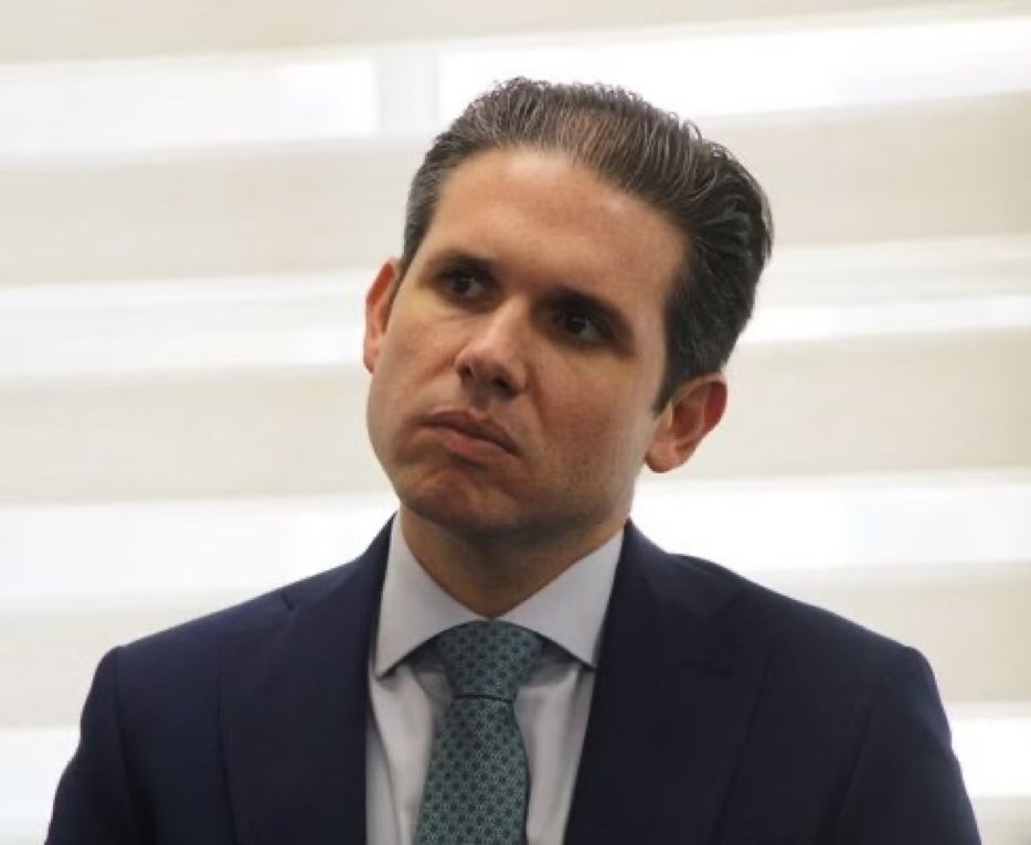 🧵 : Os escândalos de corrupção de Hugo Motta, presidente da Câmara! 🚨

1️⃣ Quem é Hugo Motta?
Hugo Motta (Republicanos-PB) se tornou presidente da Câmara em 2025, mas sua trajetória é marcada por desvios milionários, fraudes e obras inacabadas em seu reduto eleitoral, Patos