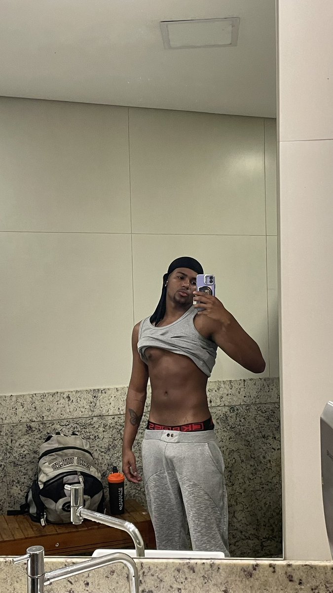 Nickmendessx's tweet photo. Quase botei o peitinho pra jogo 🫠 https://t.co/6r9btjkoU3