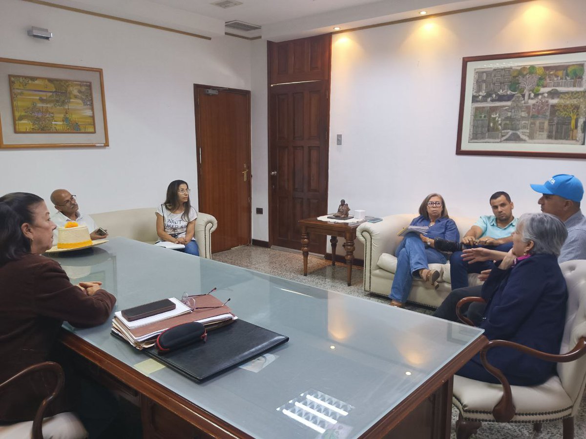 Presidenta del Consejo Legislativo del Estado Zulia, Leg. Magdely Valbuena, junto al legislador Heberth Chávez, quien preside la Comisión del Poder Popular de Economía, Finanzas, Planificación y Desarrollo del Estado, sostuvieron un encuentro institucional