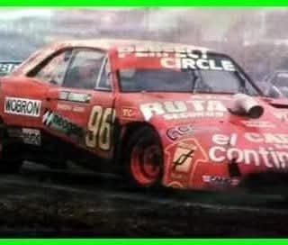 eduronco8's tweet photo. 7/8/1988: @LopezCocho consiguió en Nueve de Julio, su primer triunfo en el TC con el Dodge de Gustavo Brescia y festejó junto a @cochitolopez de la mejor manera el Día del Niño.
#CochoLópez
#TC
#9deJulio88
#PrimeraVictoria https://t.co/WVRFdqv0CE