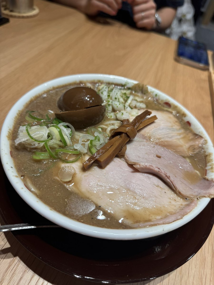 俺の小学校からの幼馴染・三上玲。 もう…20年以上前からラーメン修行し
