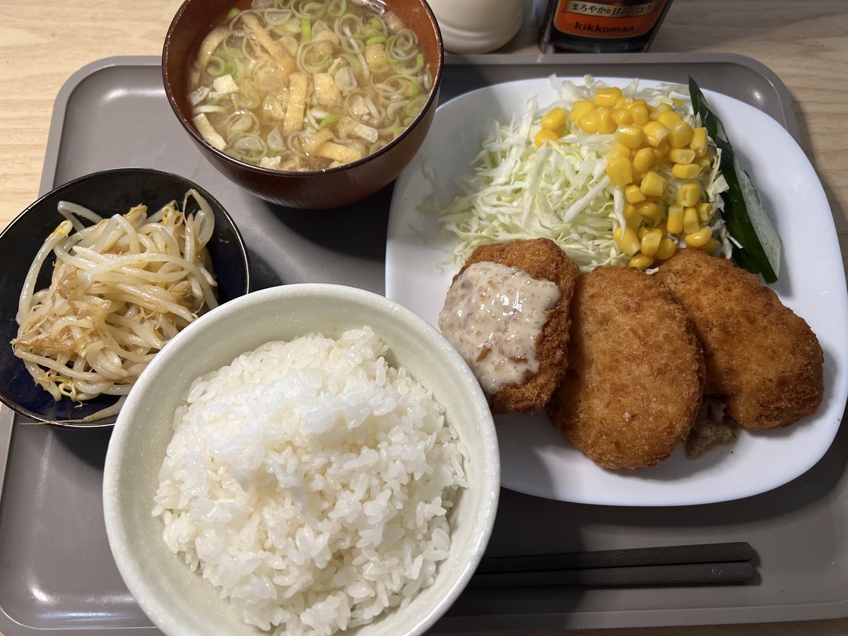 昨日健康診断を終えたので、今日は久々にアゲアゲランチ(ほぼ業務スーパー)