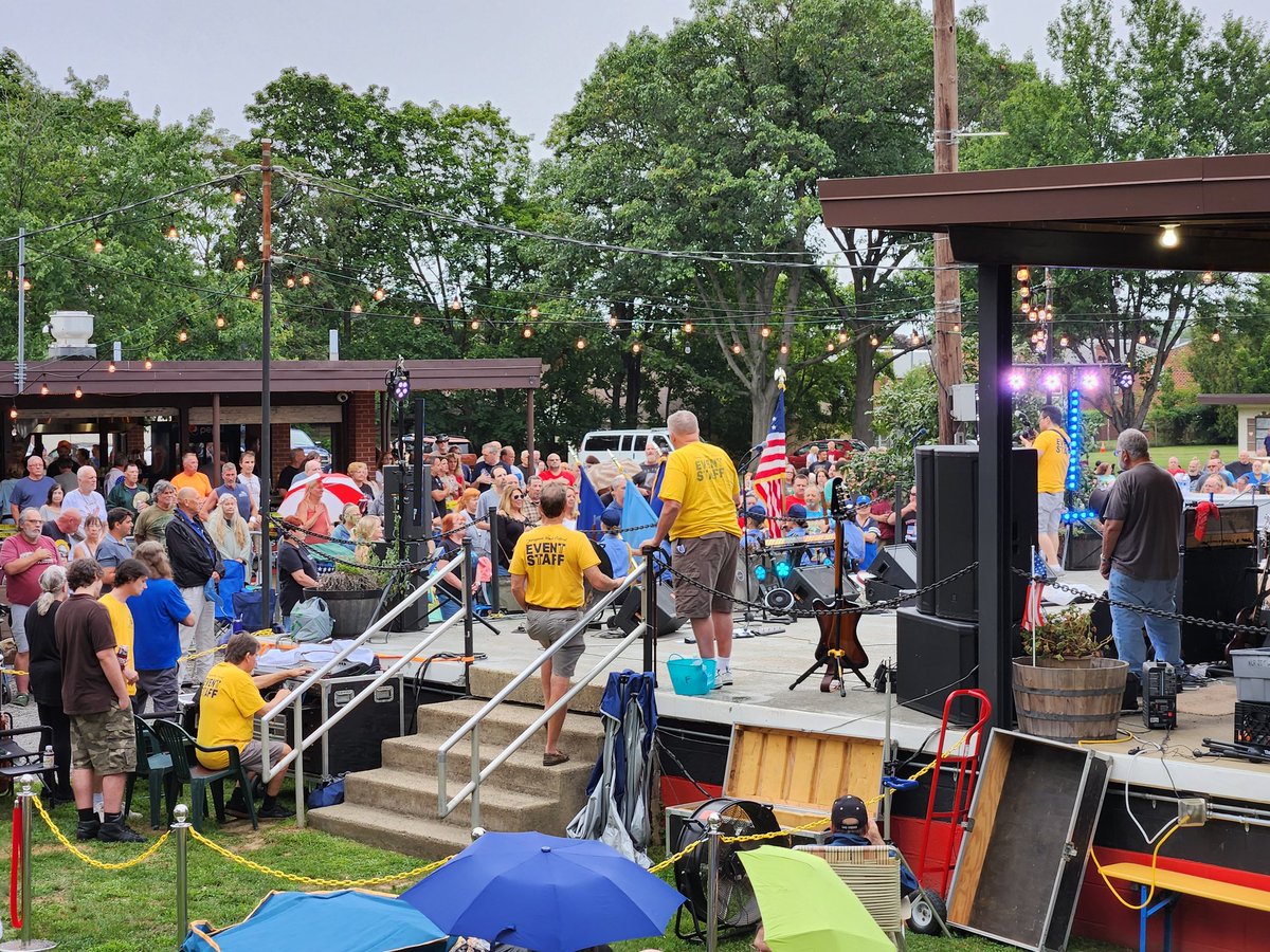 PPDExplorers's tweet image. All women Police Explorer Cadet Color Guard conducted the opening ceremony of the Pennypack Music Festival. The Cadets got the audience involved with a group dance during the concert intermission. 🎶🇺🇲 @PPDComPrtBureau