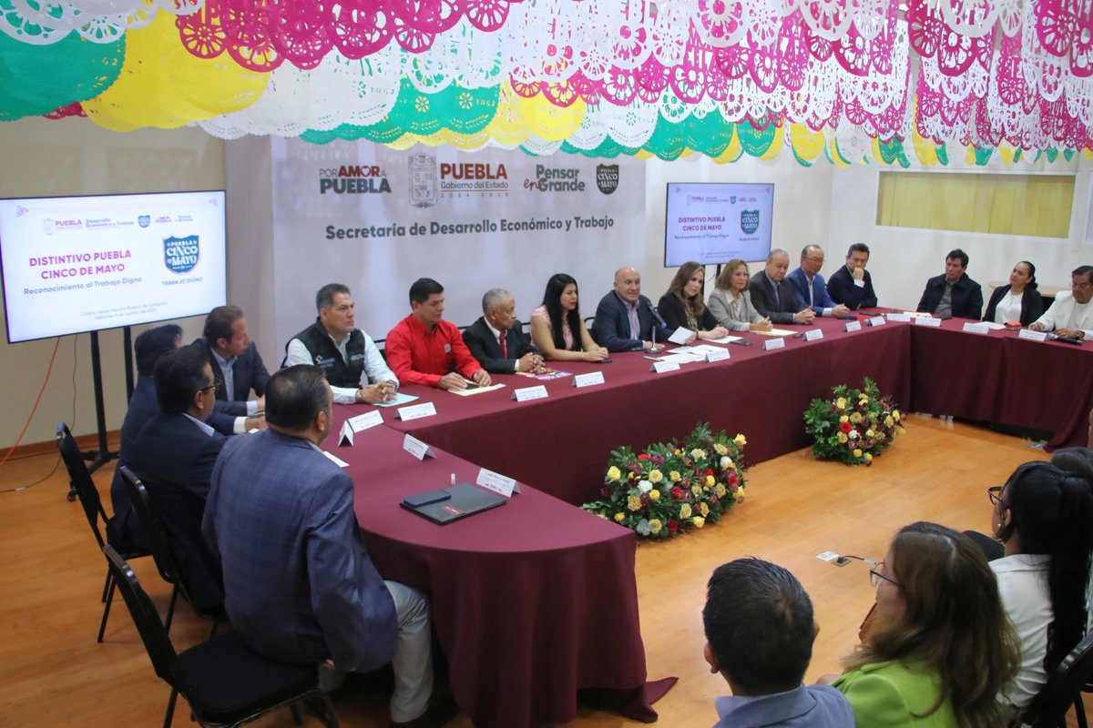 Agencia Enfoque (@enfoque_agencia) on Twitter photo #Puebla | 📜🎗🏢 Reconocerán con Distintivo Puebla Cinco de Mayo compromiso empresarial con Trabajo Digno.
✍ La <a href="/SedetraGobPue/">Secretaría de Desarrollo Económico y Trabajo</a> entregará esta insignia a 50 empresas poblanas el próximo 29 de agosto en San Pedro Museo de Arte.
<a href="/Gob_Puebla/">Gobierno de Puebla</a>
👉 acortar.link/JYJgWx #Puebla | 📜🎗🏢 Reconocerán con Distintivo Puebla Cinco de Mayo compromiso empresarial con Trabajo Digno.
✍ La <a href="/SedetraGobPue/">Secretaría de Desarrollo Económico y Trabajo</a> entregará esta insignia a 50 empresas poblanas el próximo 29 de agosto en San Pedro Museo de Arte.
<a href="/Gob_Puebla/">Gobierno de Puebla</a>
👉 acortar.link/JYJgWx